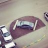Сосед ставит машину у вашего забора? Узнайте, как защитить свой газон по закону!