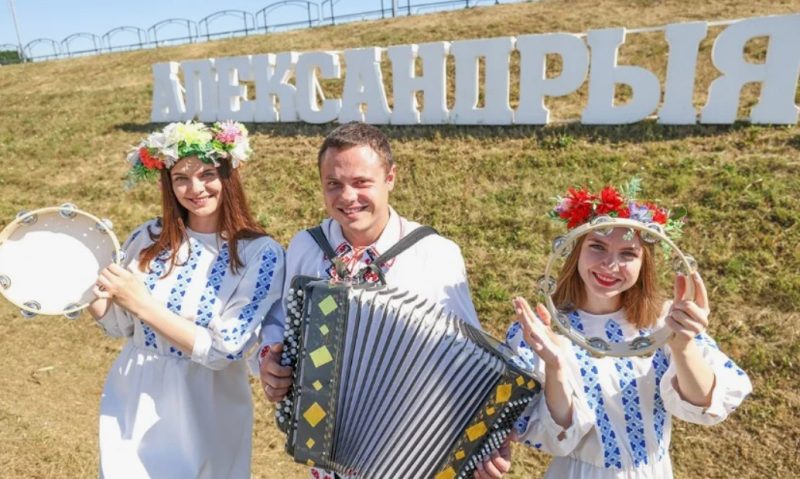 Мастера выковали «Дрэва жыцця» для купальского праздника в Александрии