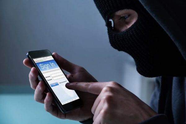 Минские стражи порядка вернули пострадавшему полмиллиона рублей, перехваченные у мошенников