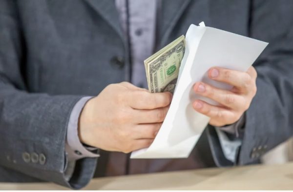 За махинации с тендерами задержали троих руководителей нефтехима