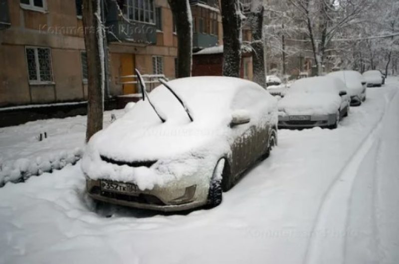 Расчищай или плати: за снег вокруг машины во дворе будут штрафовать