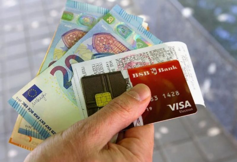 БСБ Банк начал продавать карты в магазинах