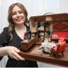 Витебчанка превращает чужие воспоминания в миниатюрные дома