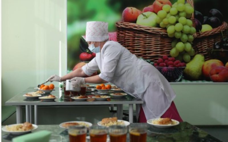 Почти во всех школьных столовых района нашли нарушения