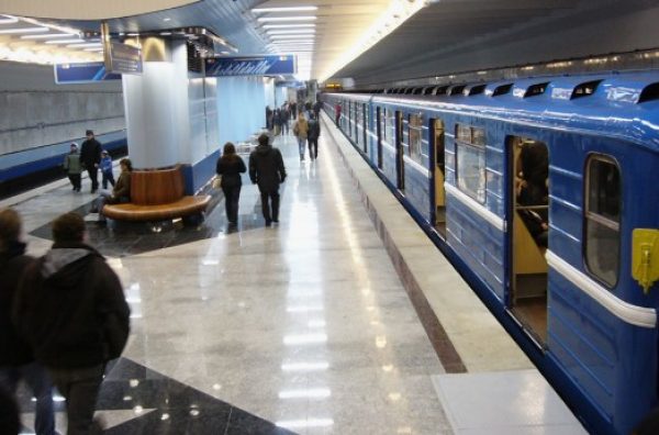 Движение в минском метро встало на 14 минут из-за инцидента с пассажиром