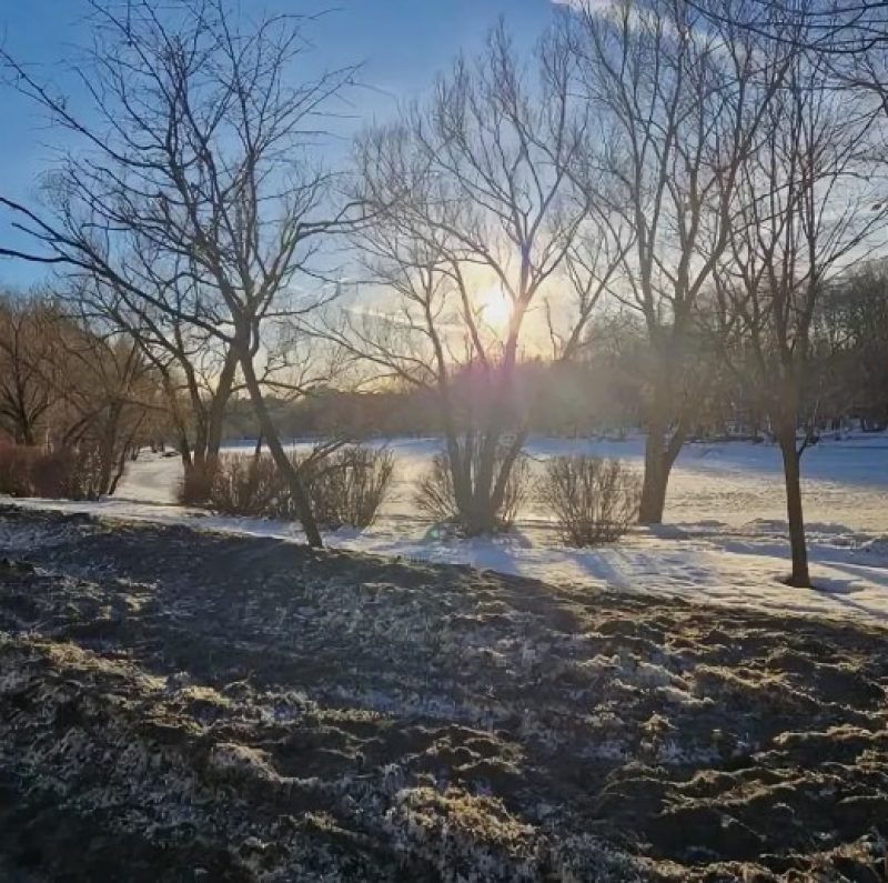 Весна испытывает белорусов контрастами: тепло до +10°С борется с гололедицей