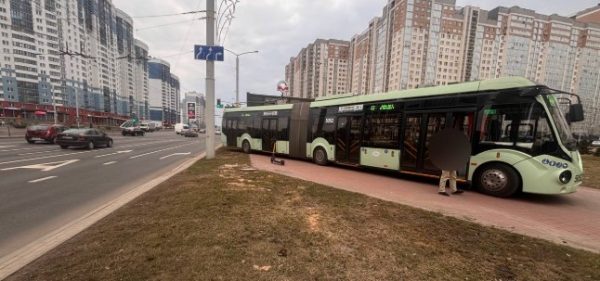 Водитель потерял сознание, и троллейбус выехал на тротуар в Минске